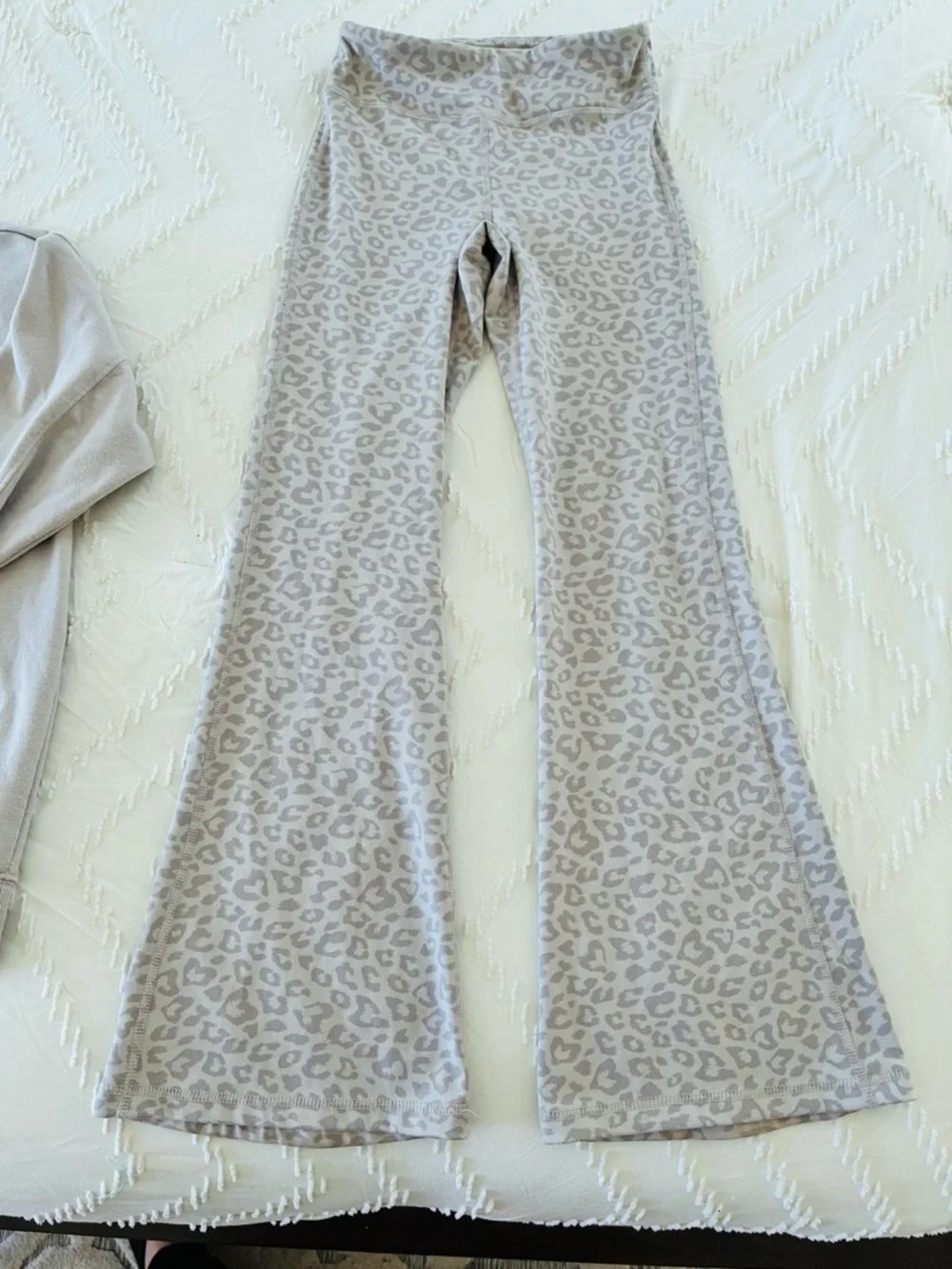 Yogalicious girls light Taupe Hoodie with Leopard Print Leggings Set size m (10)